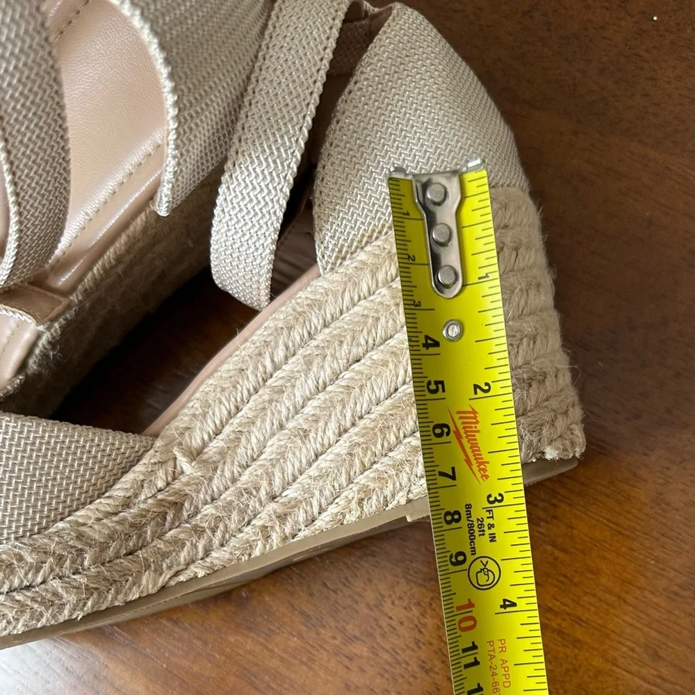 ✨‎ Beige Espadrille Wedge Sandals Closed Toe Ankle Strap Summer Size 6.5 ✨